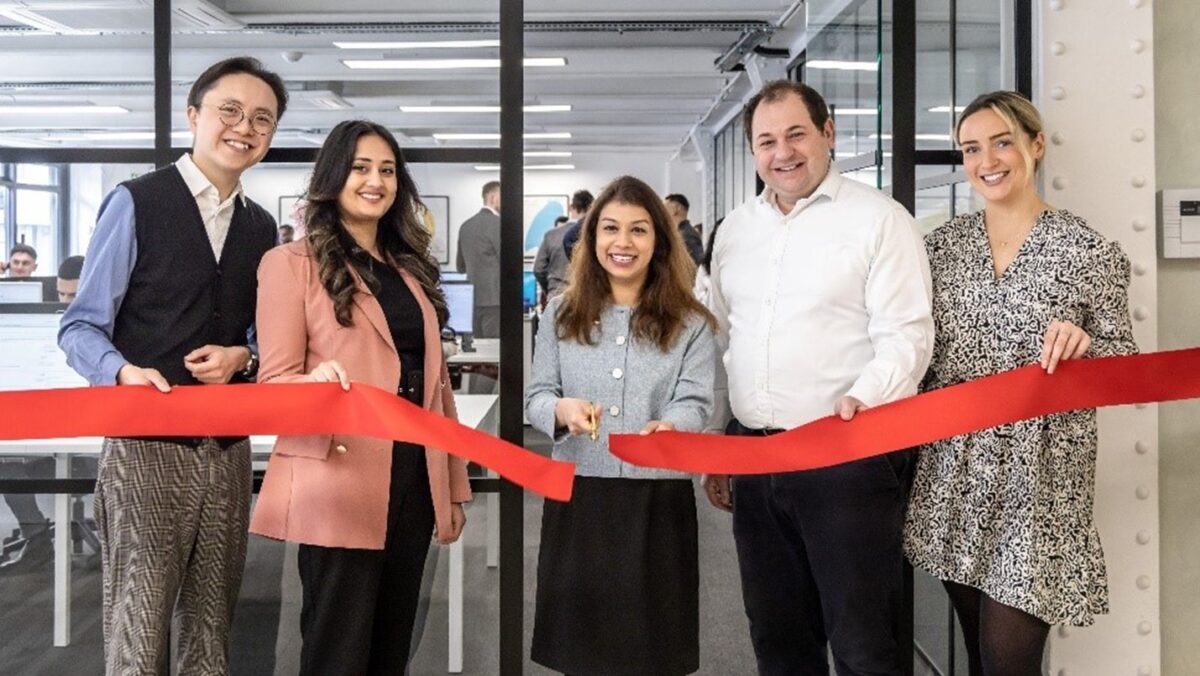 Image of Tulip Siddiq MP cutting a red ribbon next to employees of 365 Business Finance